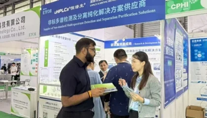 HIPSOUL representative discussing chromatography products with an international visitor at the CPHI exhibition booth