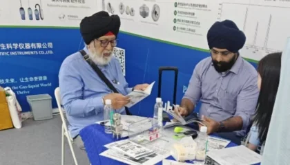 International customers reviewing HIPSOUL chromatography literature at an exhibition table
