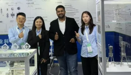 HIPSOUL team with an international customer beside HPLC column displays at a laboratory industry exhibition
